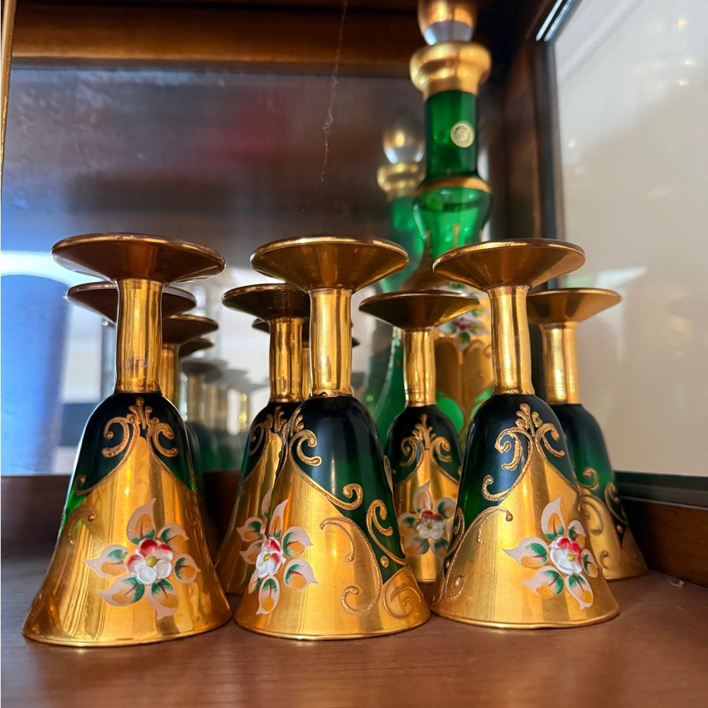 Murano Gold and Green Drinkware Set with Elegant Design